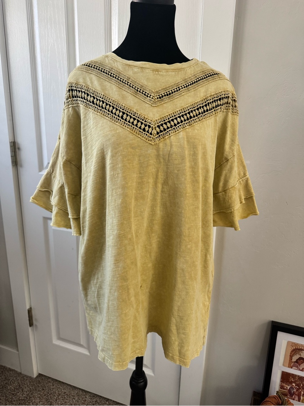 easel Pale Yellow Crochet-Yoke Ruffle Sleeve Tee
